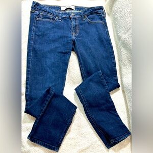 SALE! Hollister Super Skinny Jeans Low Rise Dark Wash Size 7S/28 in EUC
